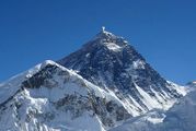 Pohotový nepálský fotograf zachytil Pavla Béma na vrcholku Everestu
