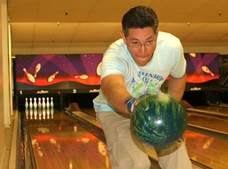 File:Backwards-bowling.jpg