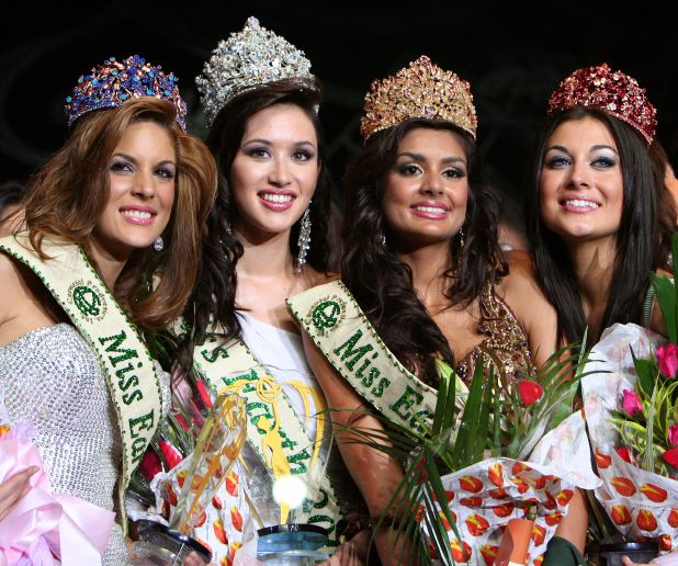 Datei:MissEarth2007Court.png