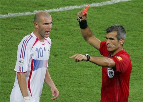 Datei:Zidane Rot.jpg