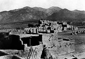 Datei:Taos Pueblo 1880.jpg
