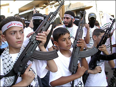 Datei:Bewaffnete Kinder.jpg