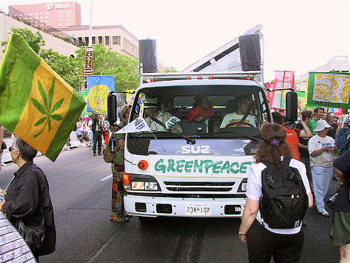 Datei:Greenpeace protest.jpg