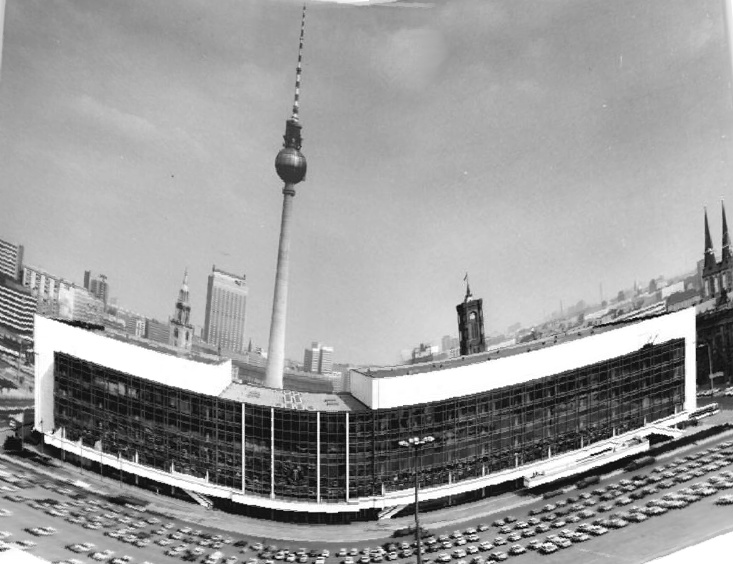 Datei:Bundesarchiv Bild 183-1986-0424-304, Berlin, Palast der Republik-mod.jpg