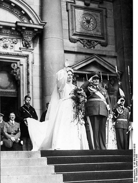 Datei:Bundesarchiv B 145 Bild-F051618-0010, Berlin, Trauung Hermann Göring mit Ehefrau Emmy.jpg
