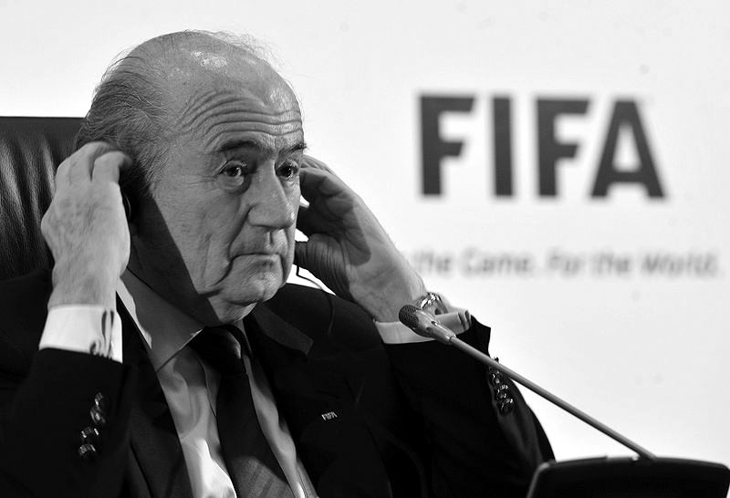 800px-Sepp Blatter at signing of agreement creating FIFA Ballon d’Or in Johannesburg 2010-07-05 1 A.jpg