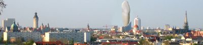 Der Blick über Leipzig. In der Bildmitte zu erkennen, der Eckzahn
