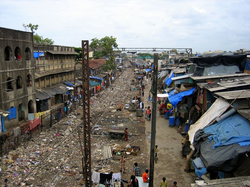 Datei:Bombay Slums.jpg