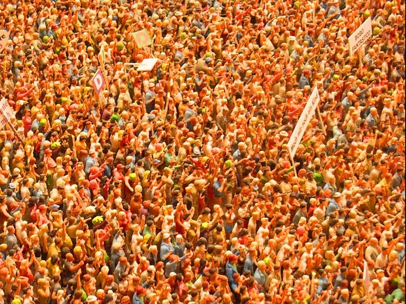 Datei:Menschenmenge oranje.JPG