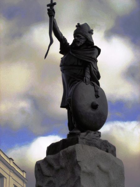 Datei:Artus-Statue 02.jpg