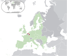 In allen politischen Karten wird Belgien geteilt markiert.