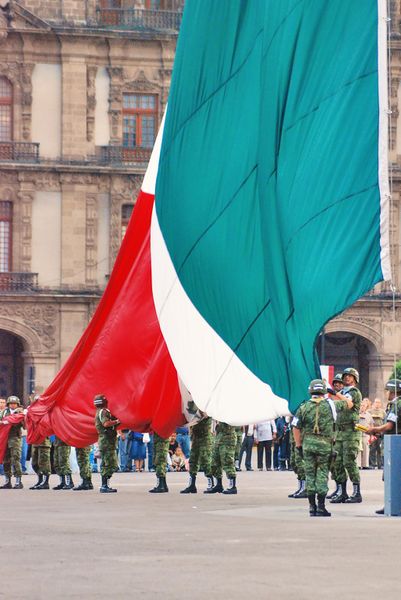 Datei:Bandera Mexicana I I.jpg