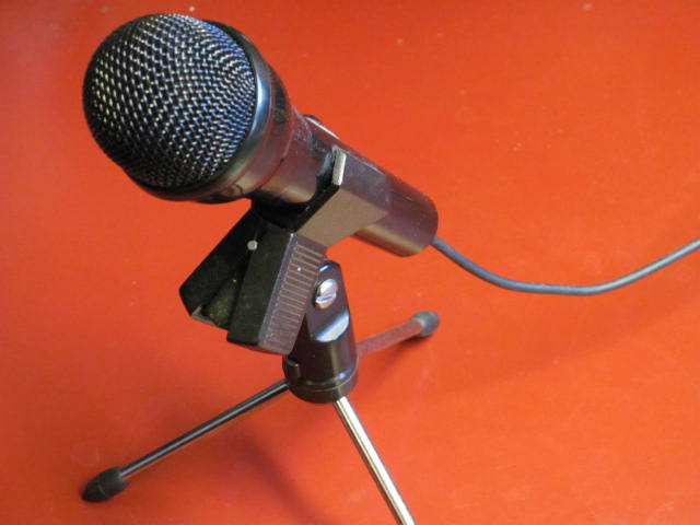 File:Microphone on stand.JPG