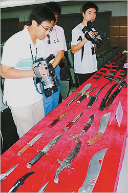 File:Guns-knives-experts.jpg