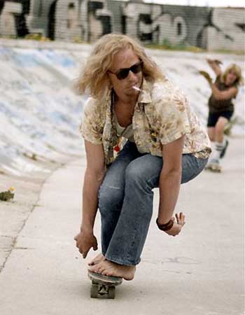 File:Heath-ledger-on-a-skateboard.jpg