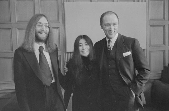 File:Lennon Ono Trudeau 1969 b.jpg