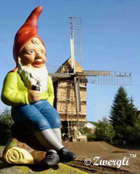 File:Gnome Relaxing August.jpg