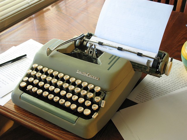 File:Typewriter smith-corona.jpg