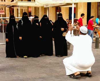File:Muslim women group.jpg