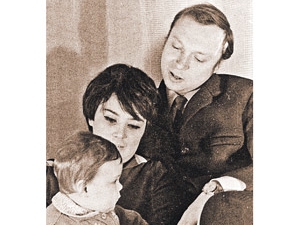 File:Valery and family.jpg