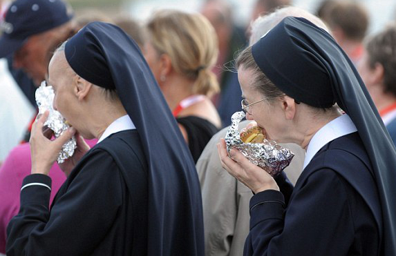 File:Nuns Eat.jpg