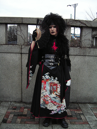 File:Ridiculous lolita harajuku.jpg
