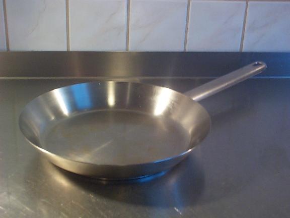 File:Frying pan.jpg