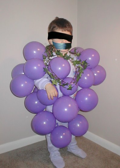 File:Gagged grapes.jpg
