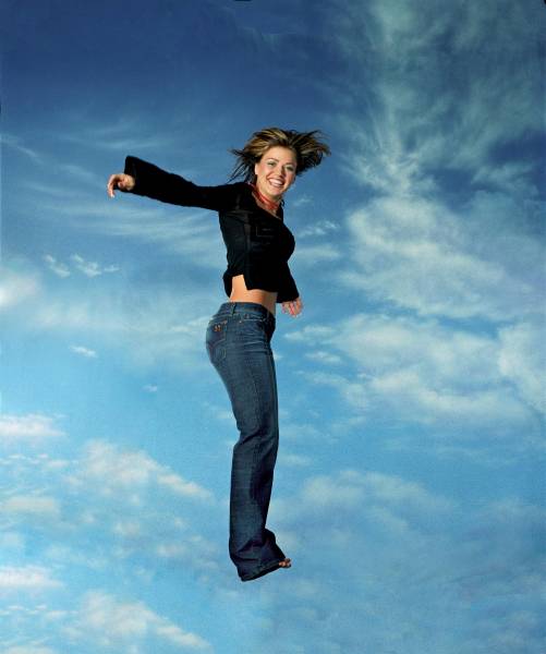 File:Kelly Clarkson Defying Gravity.jpg