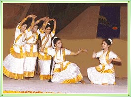 File:Kerala Dance.jpg