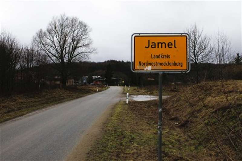 File:Jamel (Germany, road sign).jpg