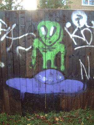 File:Alien graffito.jpg
