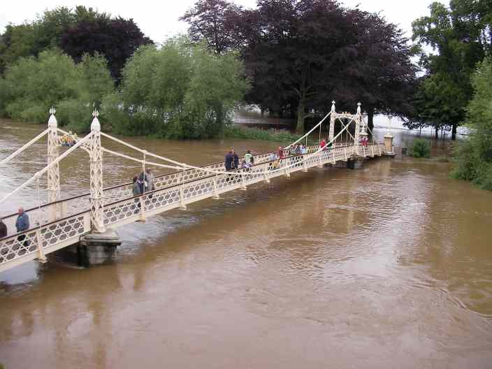 File:Victoria bridge Hereford.jpg