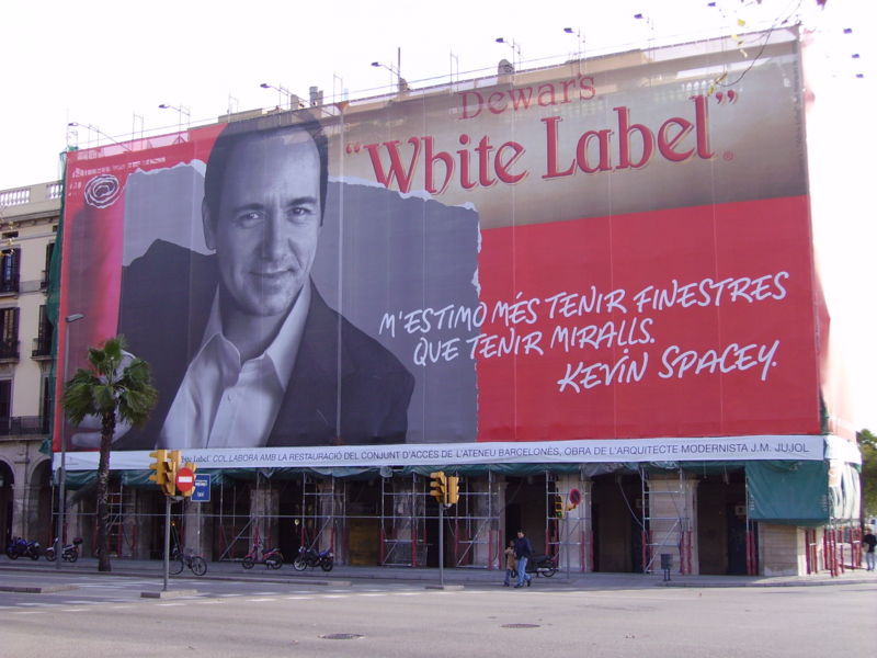 File:800px-Kevin Spacey Advertising Barcelona.JPG