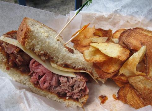 File:Roast beef and chips.jpg