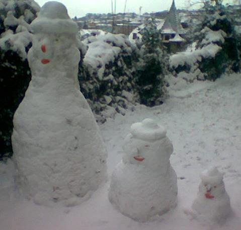 File:Snowman family.JPG