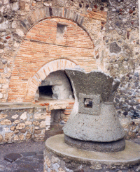 File:Campania vulcano pompeii bakery.gif
