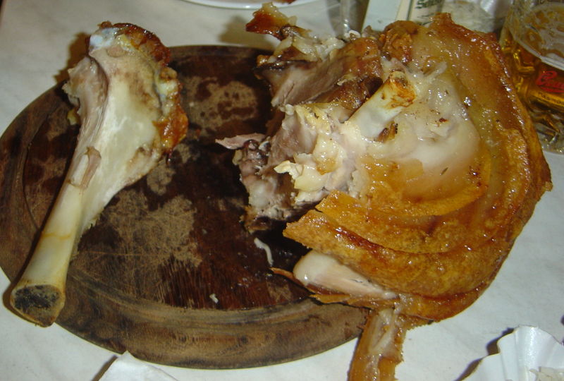 File:Image-Schweizerhaus roast knuckle dsc02946.jpg
