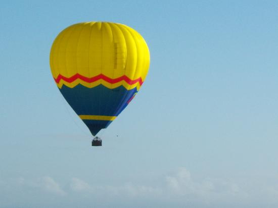 File:Hot-air-balloon.jpg