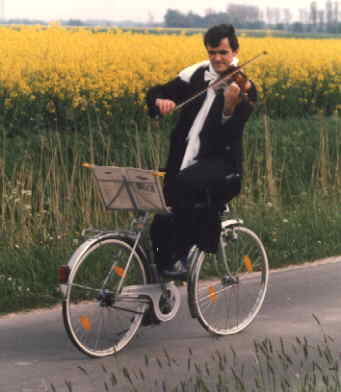 File:Bicycle-violin.jpg