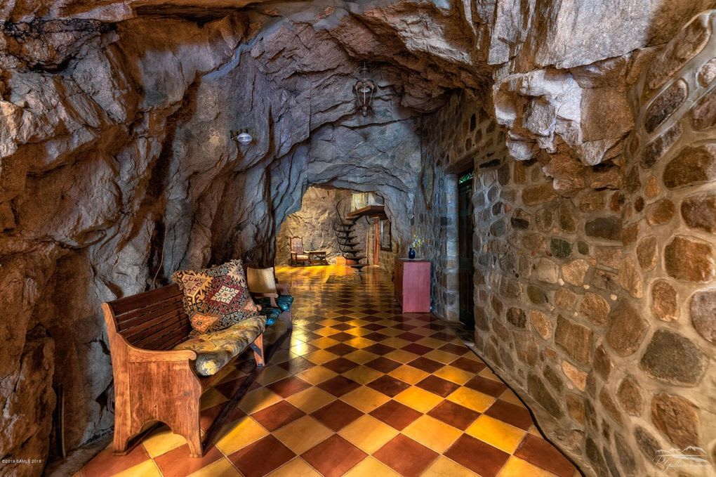Cavehouse1.jpg