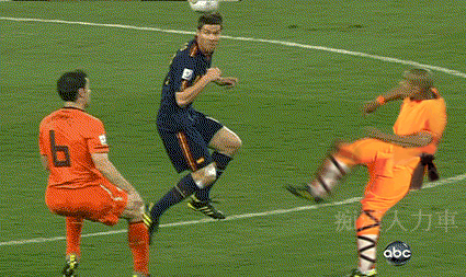 File:Nigel de Jong kick Xabi Alonso.gif