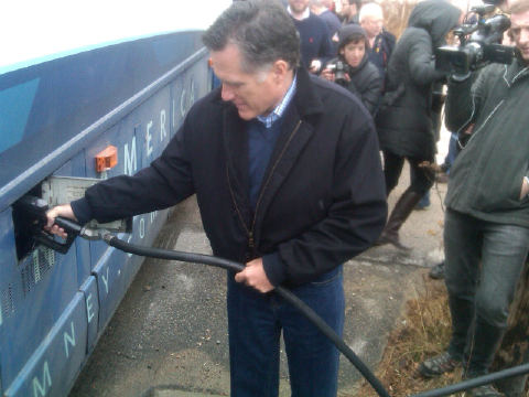 File:Mitt-Romney-tries-to-look-middle-class-while-posing-for-picture-pumping-gas.jpg