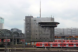 DB BR 423 ???-?, München S-Bahn, Stellwerk München Hbf - (DE) München Hbf - 26.04.2014 (14101621291).jpg