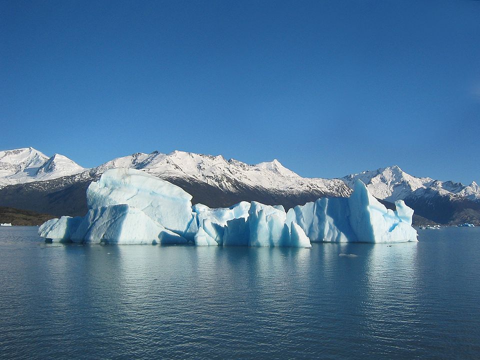 960px-Glacial_iceberg_in_Argentina.jpg
