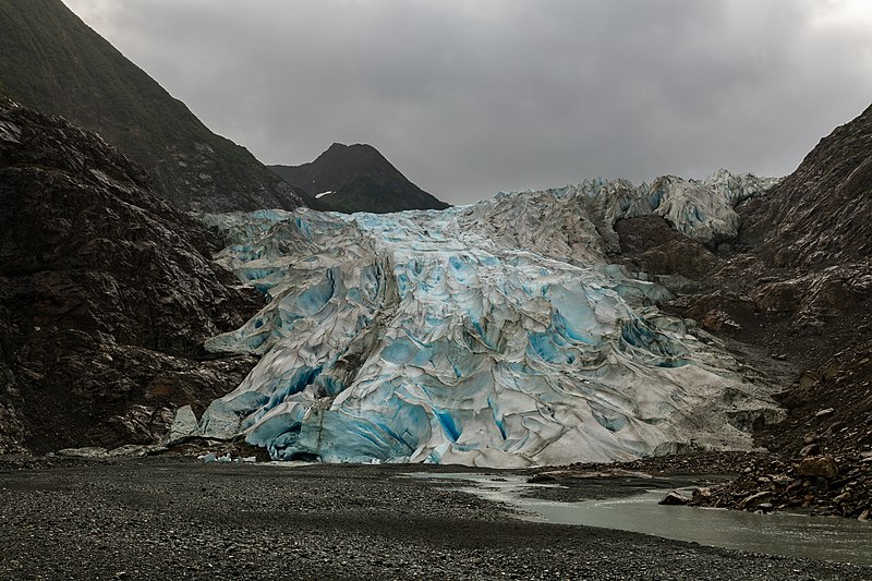800px-Glaciar_Davidson%2C_Haines%2C_Alaska%2C_Estados_Unidos%2C_2017-08-18%2C_DD_55.jpg