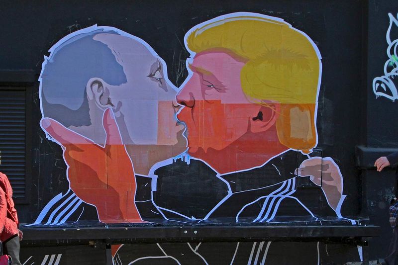 File:Trump Putin kiss.jpg