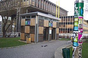 Praha, Vinohrady, Metro A (Muzeum) výtah.JPG