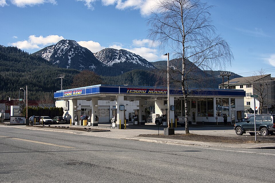 960px-1_Gas_Station_gf511.jpg