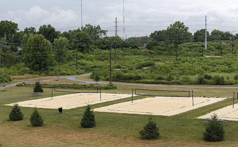 800px-Scioto_Audubon_-_Volleyball_Courts_1.jpg